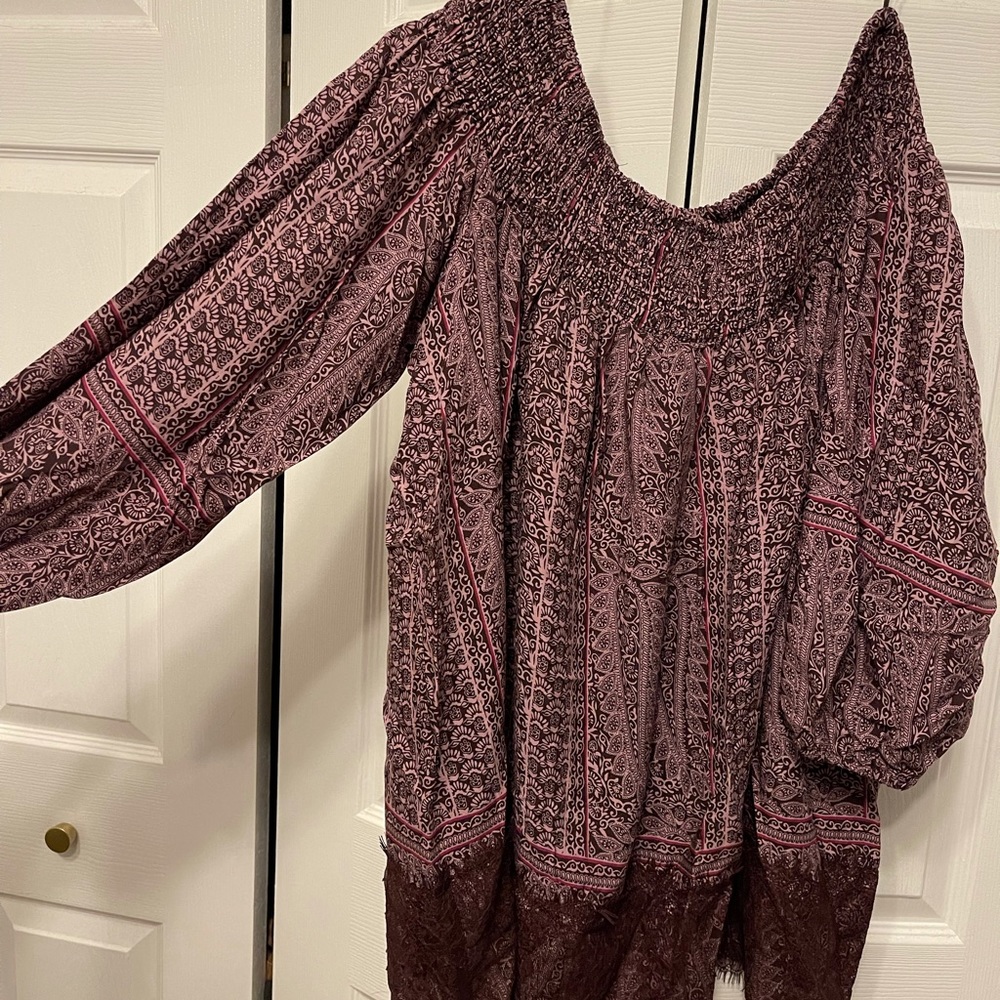 Anthropologie Women’s XL off-shoulder purple top lace trim